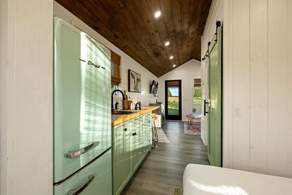 Serene and Cozy Cabin near Gilchrist Blue Springs, Perfect for a Small Town Florida Getaway - Lake City, Florida - glamping.directory