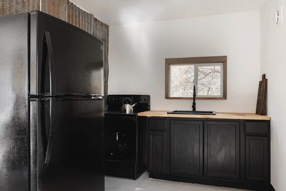 Spacious Four Bedroom Cabin on Private Land in Sierra National Forest, Perfect for a Tranquil Weekend in Nature with Family - Dunlap, California - glamping.directory