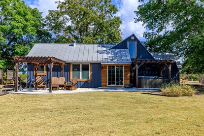 Whimsical Historic Homestead with Arcade & Ridge Views near Downtown Fredericksburg, Texas - Fredericksburg, Texas - glamping.directory