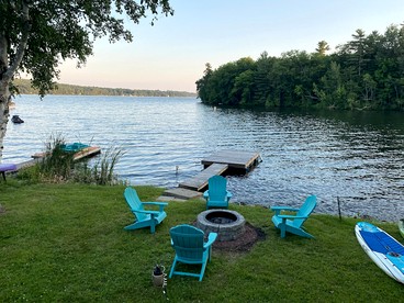 Quiet and Intimate Pet Friendly Cottage Perfectly set on the Shores of Cobbossee Lake for Fishing in Winthrop, Maine - Winthrop, Maine - glamping.directory