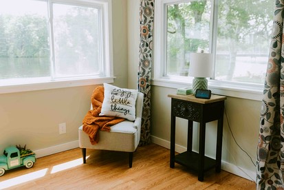 Quiet and Intimate Pet Friendly Cottage Perfectly set on the Shores of Cobbossee Lake for Fishing in Winthrop, Maine - Winthrop, Maine - glamping.directory