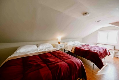 Quiet and Intimate Pet Friendly Cottage Perfectly set on the Shores of Cobbossee Lake for Fishing in Winthrop, Maine - Winthrop, Maine - glamping.directory