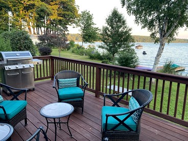 Quiet and Intimate Pet Friendly Cottage Perfectly set on the Shores of Cobbossee Lake for Fishing in Winthrop, Maine - Winthrop, Maine - glamping.directory