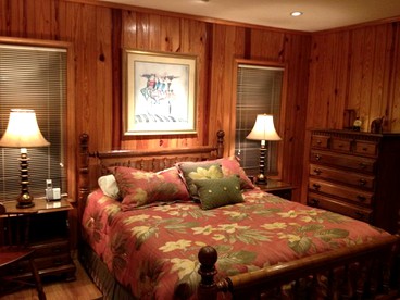 Lakefront Cottage with a Private Dock near Ocala National Forest in Orange Springs, Florida - Orange Springs, Florida - glamping.directory