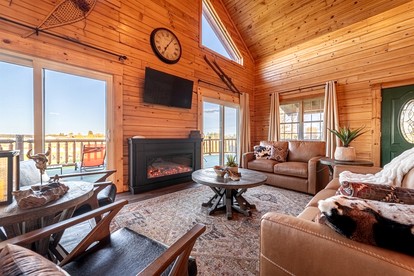 Secluded Lakefront Cabin with Games in Athens, Wisconsin - Athens, Wisconsin - glamping.directory