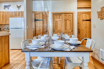 Serenely Rustic Cabin Haven near Whistle Lake in Washington - Anacortes, Washington - glamping.directory