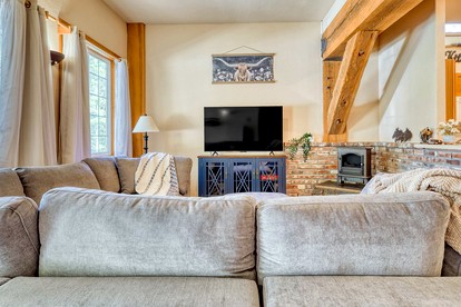Serenely Rustic Cabin Haven near Whistle Lake in Washington - Anacortes, Washington - glamping.directory