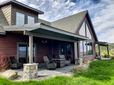 Stunning Hollowtop House with Panoramic Lake and Mountain Views near Ennis, Montana - McAllister, Montana - glamping.directory