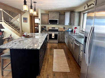 Stunning Hollowtop House with Panoramic Lake and Mountain Views near Ennis, Montana - McAllister, Montana - glamping.directory