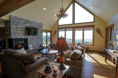 Stunning Hollowtop House with Panoramic Lake and Mountain Views near Ennis, Montana - McAllister, Montana - glamping.directory