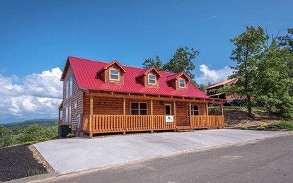 Breathtaking Cabin with Hot-tub, Fireplace and Games in Sevierville, Tennessee - glamping.directory