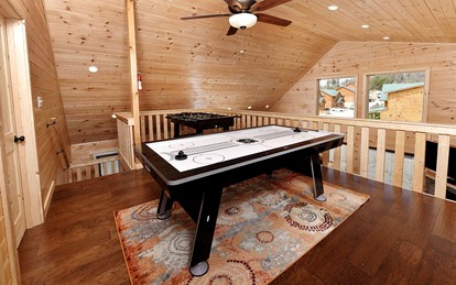 Breathtaking Cabin with Hot-tub, Fireplace and Games in Sevierville, Tennessee - Sevierville, Tennessee - glamping.directory
