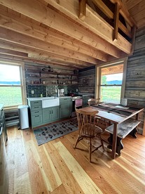 Charming Cabin with Pond and Mountain Views near Downtown Ennis, Montana - Ennis, Montana - glamping.directory