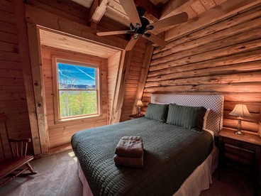 Magical Cabin with Outdoor Bar and Jacuzzi in New Hampshire - Bartlett, New Hampshire - glamping.directory