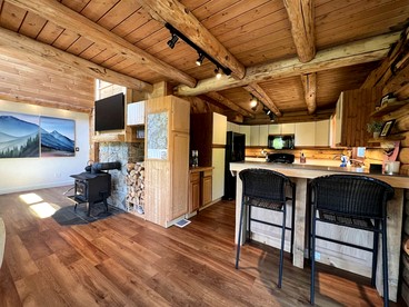 Magical Cabin with Outdoor Bar and Jacuzzi in New Hampshire - Bartlett, New Hampshire - glamping.directory