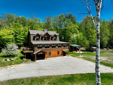 Magical Cabin with Outdoor Bar and Jacuzzi in New Hampshire - Bartlett, New Hampshire - glamping.directory