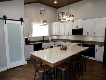 Spacious Lakefront Vacation Rental for an Unforgettable Family Getaway in the Finger Lakes near Burdett, New York - Burdett, New York - glamping.directory