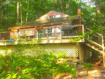 Lakefront Vacation Rental with Superb Views over Lake Wallenpaupack in Hawley, Pennsylvania - Hawley, Pennsylvania - glamping.directory