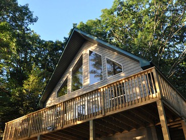 Lakefront Vacation Rental with Superb Views over Lake Wallenpaupack in Hawley, Pennsylvania - glamping.directory