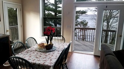Lakefront Vacation Rental with Superb Views over Lake Wallenpaupack in Hawley, Pennsylvania - Hawley, Pennsylvania - glamping.directory
