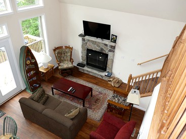 Lakefront Vacation Rental with Superb Views over Lake Wallenpaupack in Hawley, Pennsylvania - Hawley, Pennsylvania - glamping.directory