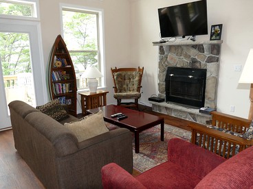 Lakefront Vacation Rental with Superb Views over Lake Wallenpaupack in Hawley, Pennsylvania - Hawley, Pennsylvania - glamping.directory