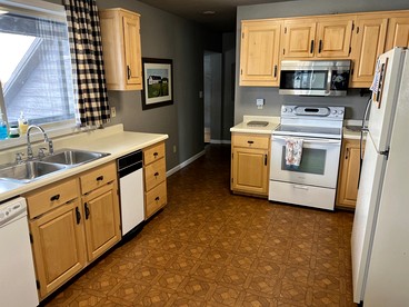Spacious Vacation Home with Madison River Frontage near Yellowstone in Ennis, Montana - Cameron, Montana - glamping.directory