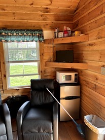 Peaceful Cabin Retreat with Picnic Table & Nature Views in Macedon, New York - Macedon, New York - glamping.directory