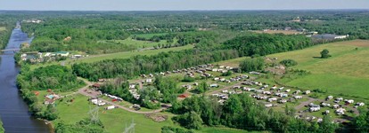 Peaceful Cabin Retreat with Picnic Table & Nature Views in Macedon, New York - Macedon, New York - glamping.directory