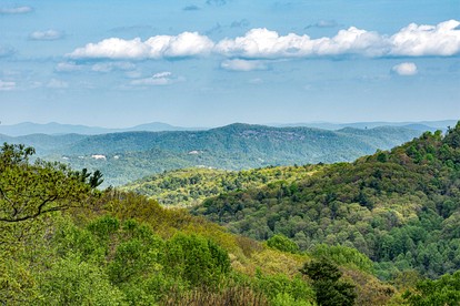 Scenic GeoDome Retreat with Hot Tub & 100-Mile Views near Blowing Rock and Boone, North Carolina - Blowing Rock, North Carolina - glamping.directory