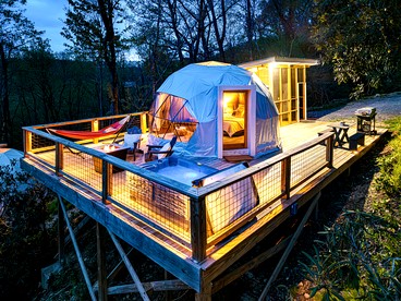 Scenic GeoDome Retreat with Hot Tub & 100-Mile Views near Blowing Rock and Boone, North Carolina - Blowing Rock, North Carolina - glamping.directory