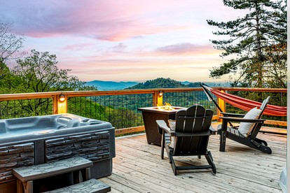 Scenic GeoDome Retreat with Hot Tub & 100-Mile Views near Blowing Rock and Boone, North Carolina - Blowing Rock, North Carolina - glamping.directory