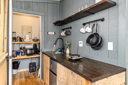 Scenic GeoDome Retreat with Hot Tub & 100-Mile Views near Blowing Rock and Boone, North Carolina - Blowing Rock, North Carolina - glamping.directory