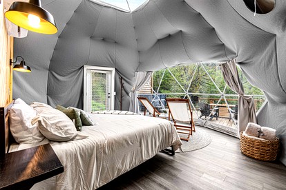Scenic GeoDome Retreat with Hot Tub & 100-Mile Views near Blowing Rock and Boone, North Carolina - Blowing Rock, North Carolina - glamping.directory