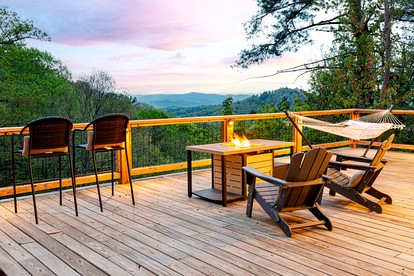 Scenic GeoDome Retreat with Hot Tub & 100-Mile Views near Blowing Rock and Boone, North Carolina - Blowing Rock, North Carolina - glamping.directory