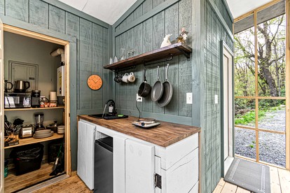 Scenic GeoDome Retreat with Hot Tub & 100-Mile Views near Blowing Rock and Boone, North Carolina - Blowing Rock, North Carolina - glamping.directory