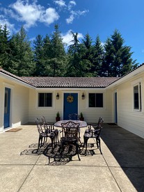 Luxury Vacation Rental near Dundee in Heart of Oregon Wine Country - Dundee, Oregon - glamping.directory