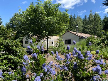 Luxury Vacation Rental near Dundee in Heart of Oregon Wine Country - glamping.directory