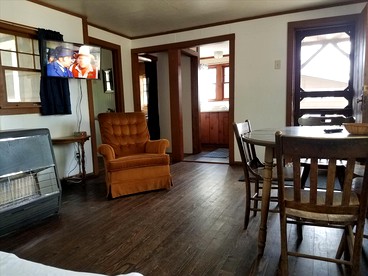 Gorgeous Getaway Cabin in the Woods near Lake Michigan in Wellston, Michigan - Wellston, Michigan - glamping.directory