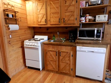 Cabin Retreat near Grayson Highlands State Park for Family Glamping Stays in Virginia - Mouth of Wilson, Virginia - glamping.directory