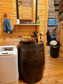 Cabin Retreat near Grayson Highlands State Park for Family Glamping Stays in Virginia - Mouth of Wilson, Virginia - glamping.directory