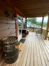 Cabin Retreat near Grayson Highlands State Park for Family Glamping Stays in Virginia - Mouth of Wilson, Virginia - glamping.directory
