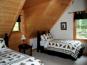 Vacation Log Cabin Rental Set in the Canopies near Hendersonville, North Carolina - Hendersonville, North Carolina - glamping.directory