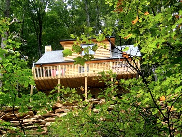 Vacation Log Cabin Rental Set in the Canopies near Hendersonville, North Carolina - glamping.directory