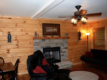 Vacation Log Cabin Rental Set in the Canopies near Hendersonville, North Carolina - Hendersonville, North Carolina - glamping.directory