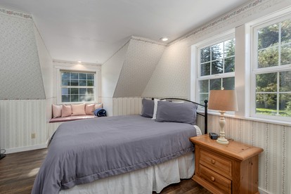Family-Friendly Cabin with Private Pool and Impressive Exterior Living Areas in Leavenworth, Washington - Leavenworth, Washington - glamping.directory