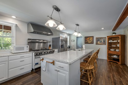 Family-Friendly Cabin with Private Pool and Impressive Exterior Living Areas in Leavenworth, Washington - Leavenworth, Washington - glamping.directory