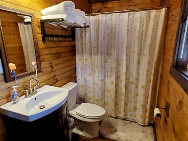 Wooden Rustic Cabin Great for Outdoor Activities in Liberty, Kentucky - Liberty, Kentucky - glamping.directory