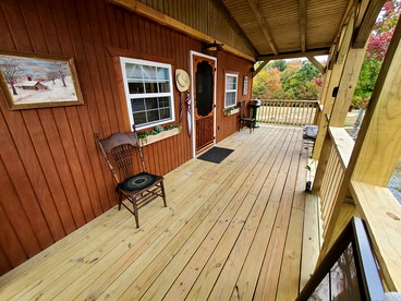 Wooden Rustic Cabin Great for Outdoor Activities in Liberty, Kentucky - Liberty, Kentucky - glamping.directory