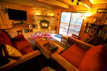 Two-Bedroom Camping Cabin and Private Gazebo in Idyllwild-Pine Cove, California - Idyllwild, California - glamping.directory